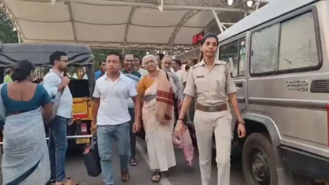 ବିଶିଷ୍ଟ ପରିବେଶବିତ୍‌ ମେଧା ପାଟେକର ଅଟକ; ରେଲୱେ ଷ୍ଟେସନ୍‌ରୁ ପୋଲିସ ଉଠାଇ ନେଇଥିବା ସୂଚନା