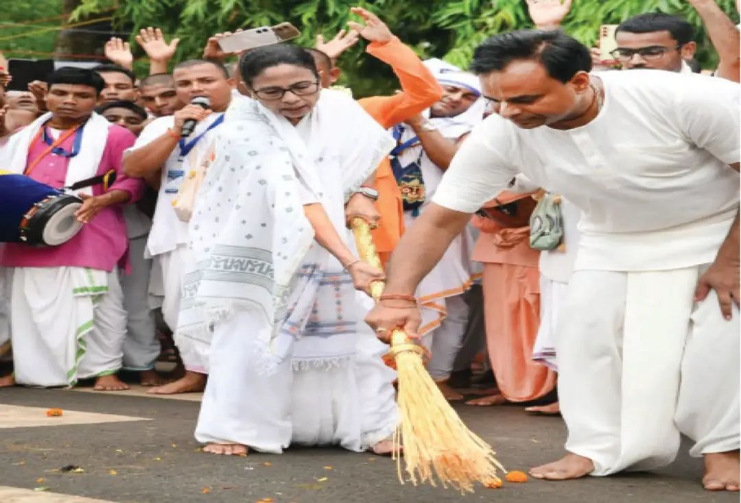 ମୁଖ୍ୟମନ୍ତ୍ରୀ ମମତା ବାନାର୍ଜୀ କଲେ ଛେରାପହଁରା