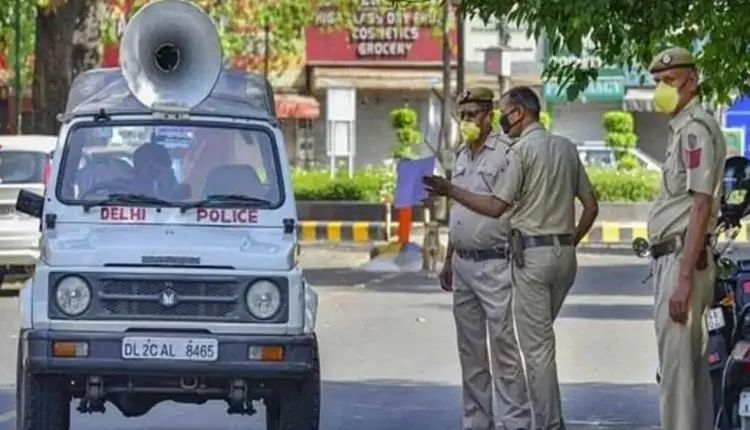 ଦିଲ୍ଲୀ ଡବଲ ମର୍ଡର: ଗାଳି କରିବାରୁ ମା’, ପୁଅଙ୍କ ବେକ କାଟିଦେଲା ଚାକର..