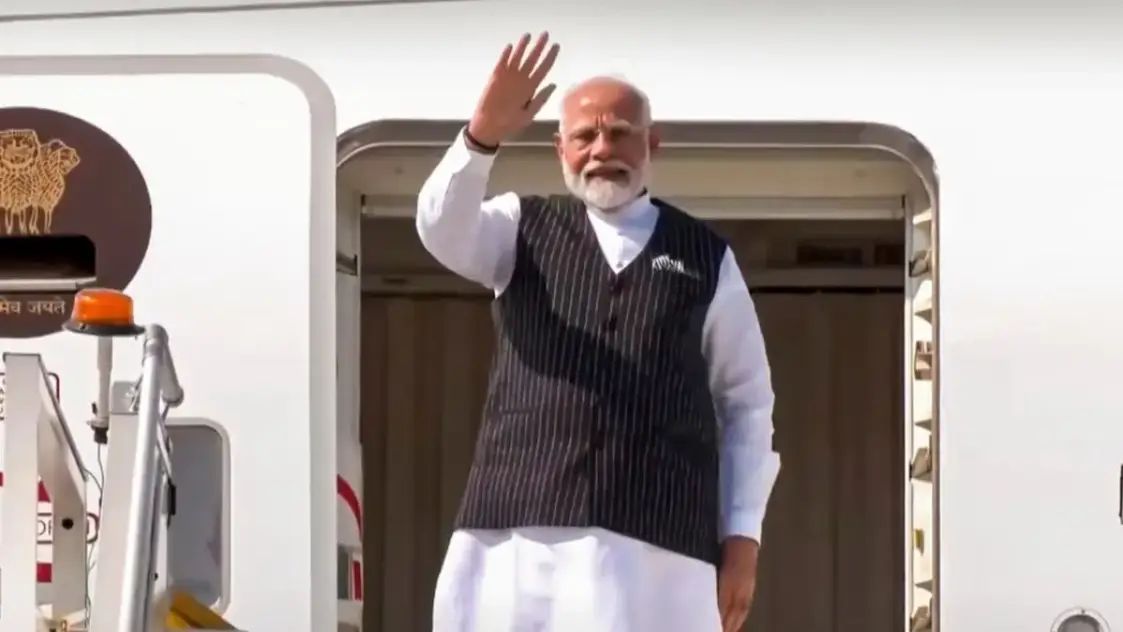 ବ୍ରିଟେନ୍‍ -ମାଳଦ୍ୱୀପକୁ ୪ ଦିନିଆ ଗସ୍ତରେ ଗଲେ ପ୍ରଧାନମନ୍ତ୍ରୀ ,ମୁକ୍ତ ବ୍ୟାପାର ବୁଝାମଣା ନେଇ ହେବ ଆଲୋଚନା