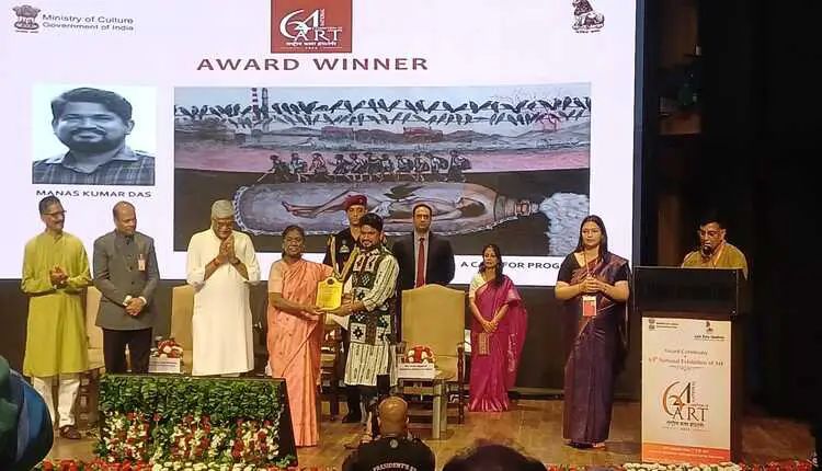 ରାଷ୍ଟ୍ରପତିଙ୍କଠୁ ଜାତୀୟ ପୁରସ୍କାର ଗ୍ରହଣ କଲେ ଚିତ୍ରଶିଳ୍ପୀ ମାନସ ଦାସ