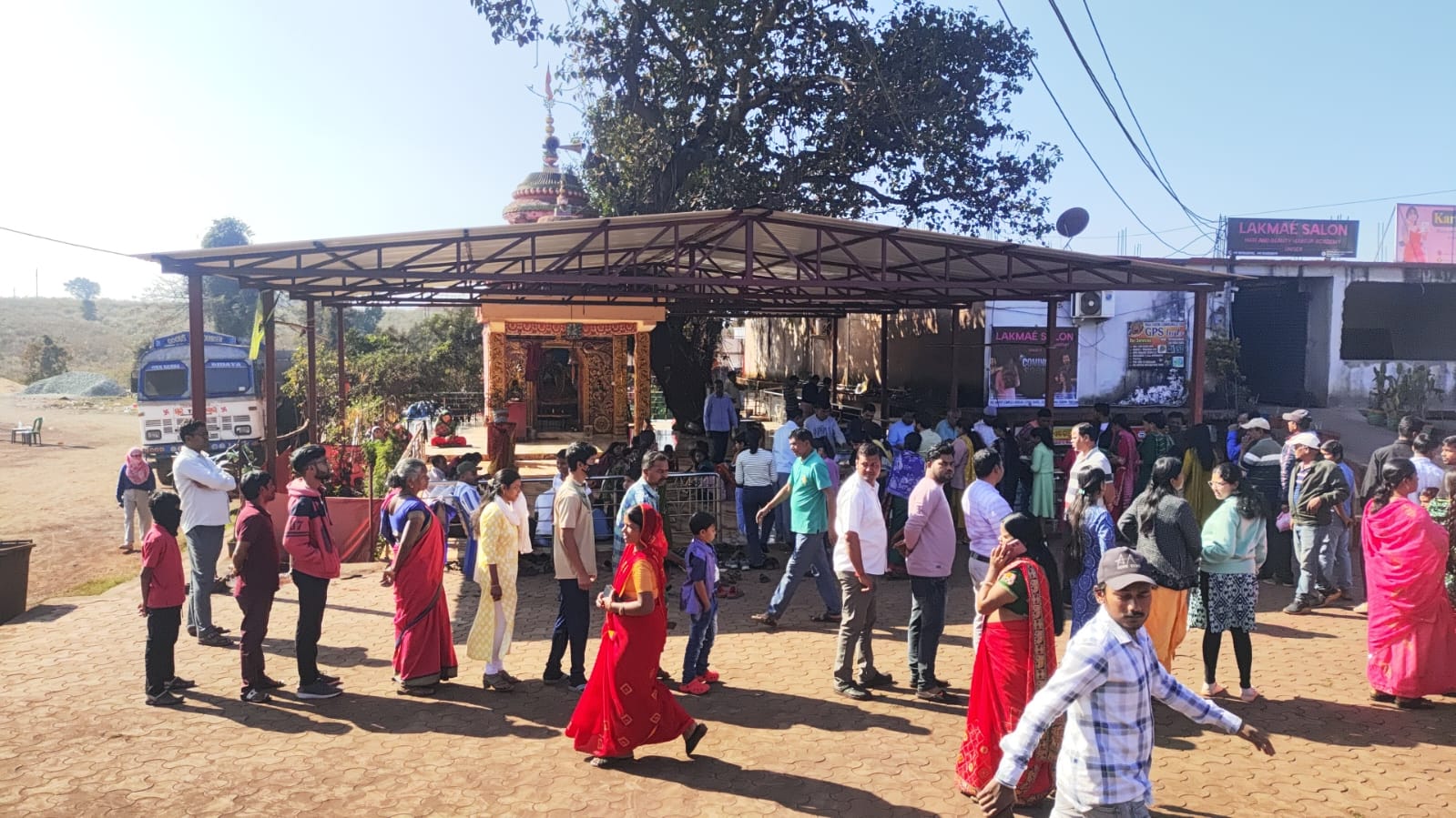 ମକରସଂକ୍ରାନ୍ତି ଅବସରରେ ମାଆ ତାରିଣୀଙ୍କ ମନ୍ଦିରରେ ପୂଜାର୍ଚ୍ଚନା ସହ ପ୍ରସାଦବଣ୍ଟନ