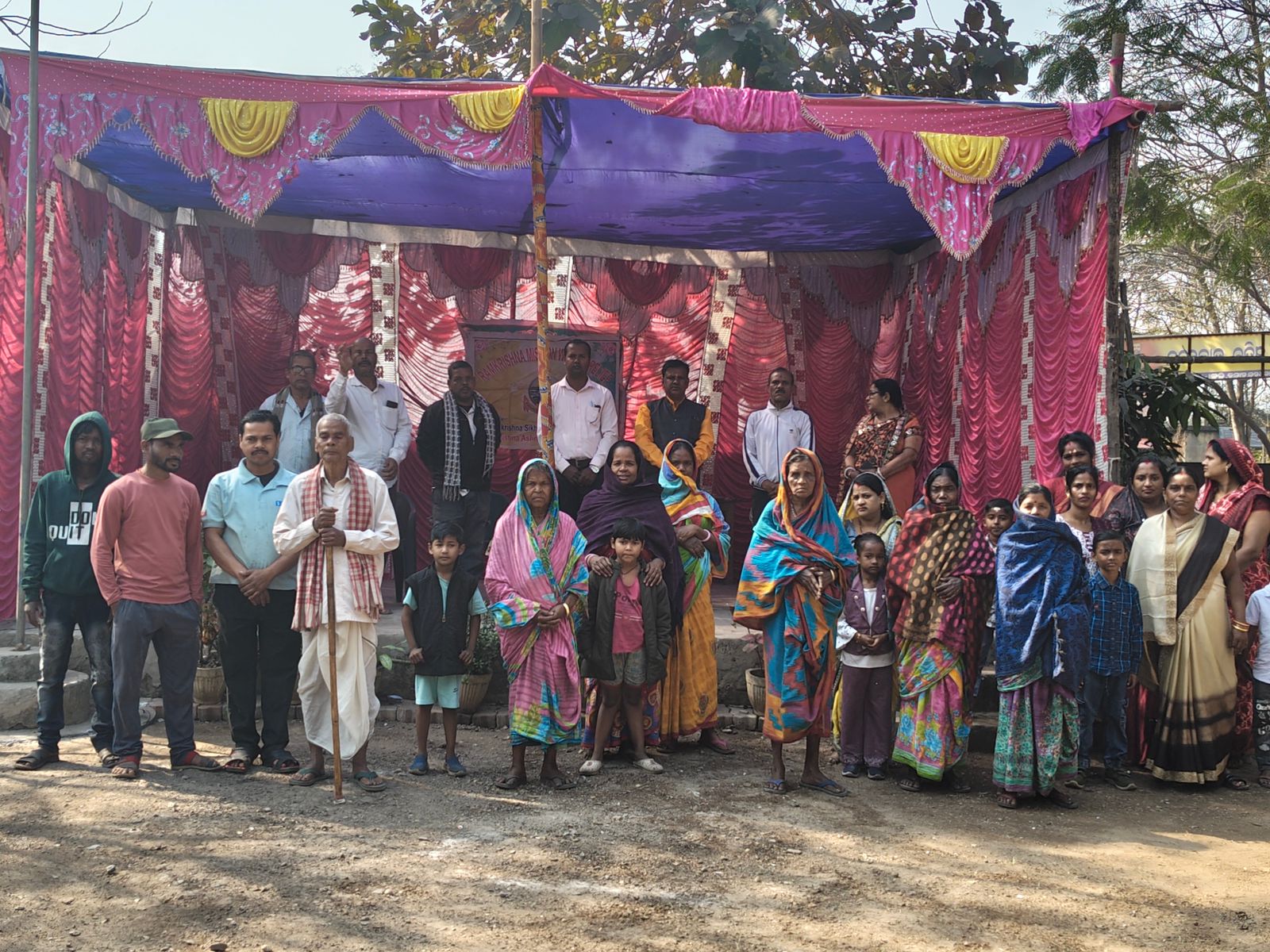 ରାମକୃଷ୍ଣ ସେବା ସମିତି ପକ୍ଷରୁ ଗରିବ ଲୋକଙ୍କୁ କମ୍ବଳ ଓ ଲୁଗା ବଣ୍ଟନ