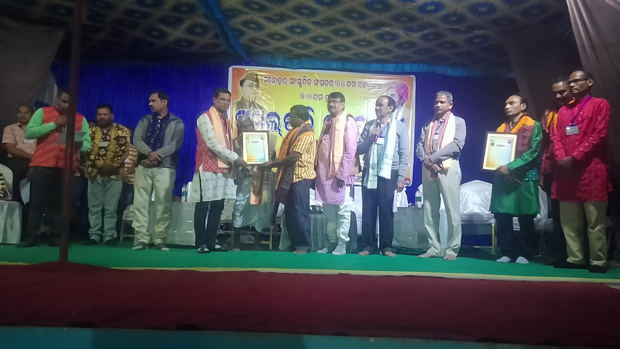 “ଅତାବିରା ର ଯୁବକବି କିଶୋର ଚନ୍ଦ୍ର ପାତ୍ର ପାଇଲେ ସଞ୍ଜିବ ବଣିଆ ସୁରୁତା ସମ୍ମାନ”