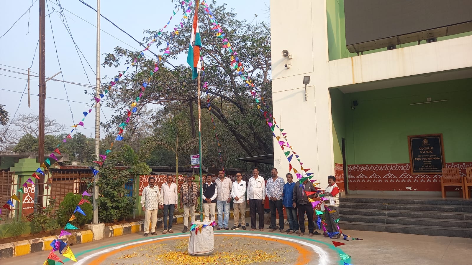 ଘରୋଇ ବସ ମାଲିକ ସଂଘ ପକ୍ଷ ରୁ ମୁଖ୍ୟ ବସ ଷ୍ଟାଣ୍ଡ ଠାରେ ୭୭ ତମ ସାଧାରଣତନ୍ତ୍ର ଦିବସ ପାଳିତ