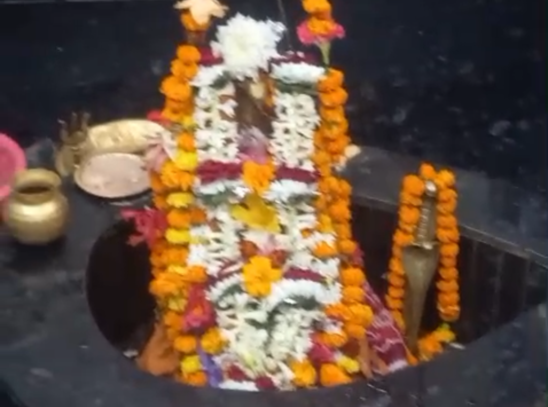 ବାବା ଆଖଣ୍ଡଳମଣି ଙ୍କ ପୀଠରେ ଆଜି ମାଘ ମାସର ଦ୍ଵିତୀୟ ସୋମବାର ଥିବାରୁ ବିଶେଷ ପୂଜା ଅର୍ଚ୍ଚନା