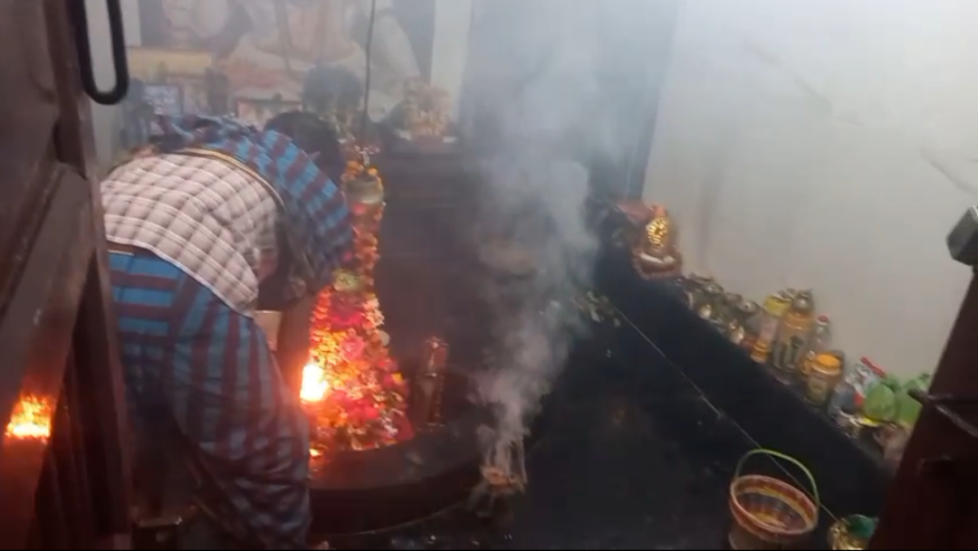 ବାବା ଆଖଣ୍ଡଳମଣି ଙ୍କ ପୀଠରେ ଆଜି ମାଘ ମାସର ଶେଷ ସୋମବାର ଥିବାରୁ ବିଶେଷ ପୂଜା ଅର୍ଚ୍ଚନା