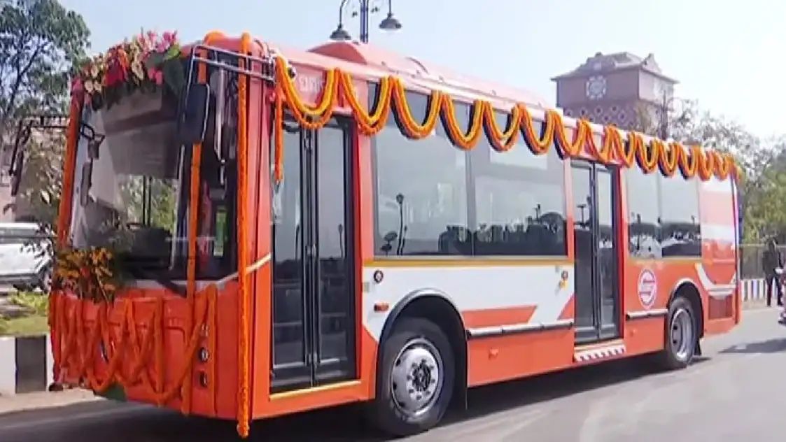 ସମ୍ବଲପୁରରେ ୨୫ ଟି ଇ-ବସ୍ ସେବାର ଶୁଭାରମ୍ଭ କଲେ ମୁଖ୍ୟମନ୍ତ୍ରୀ