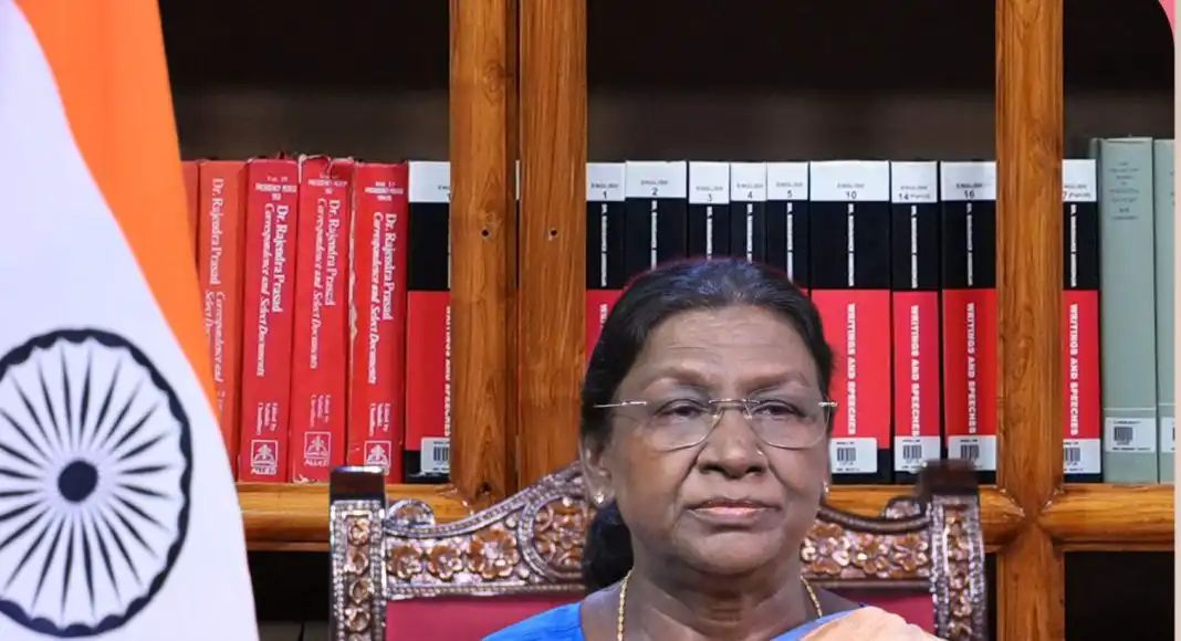 ଜାତୀୟ ପତାକା ଉତ୍ତୋଳନ କଲେ ରାଷ୍ଟ୍ରପତି