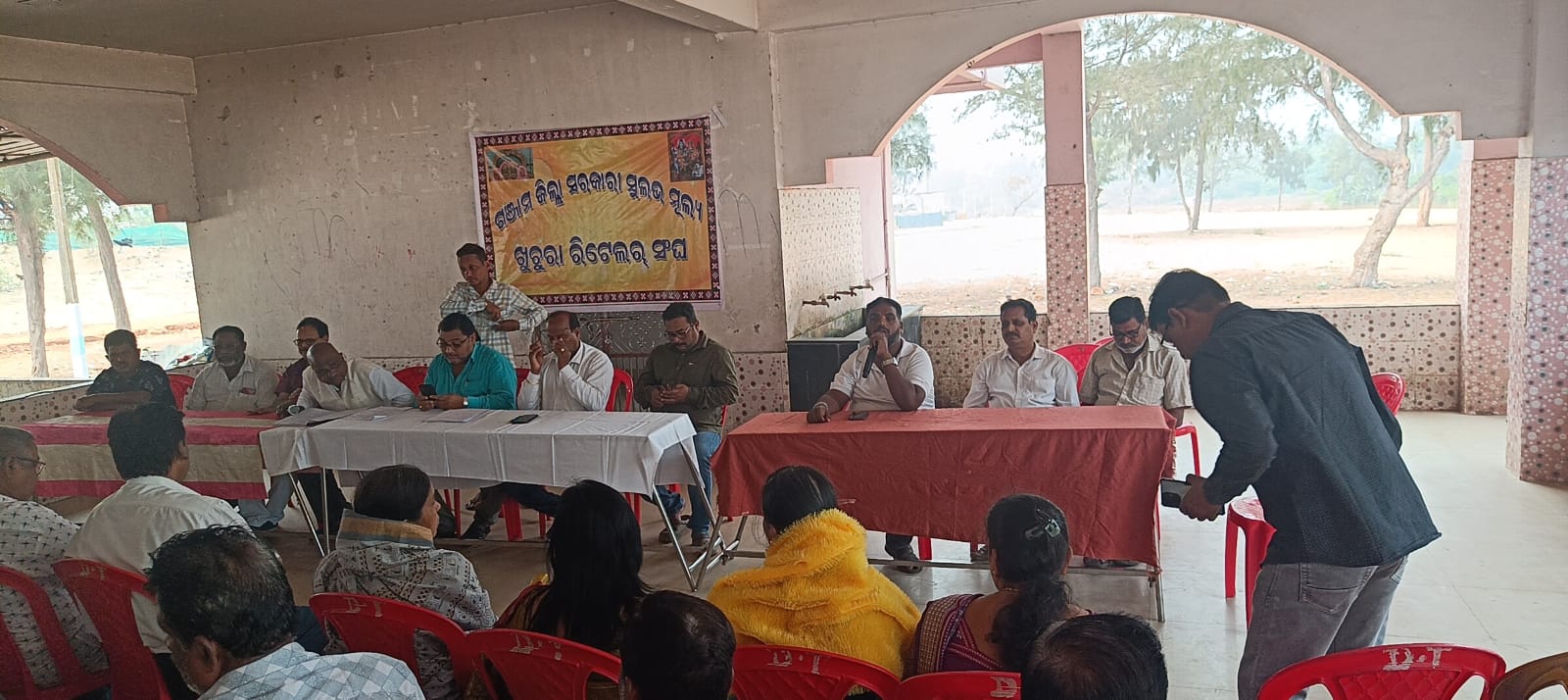 ଶ୍ରୀ ଶ୍ରୀ ବାବା ଧବଳେଶ୍ଵର ପୀଠରେ ଗଞ୍ଜାମ ଜିଲ୍ଲା ସରକାରୀ ସୁଲଭ ମୂଲ୍ୟ ଖୁଚୁରା ବିକ୍ରେତା ମାନଙ୍କୁ ନେଇ ବୈଠକ ଅନୁଷ୍ଠିତ