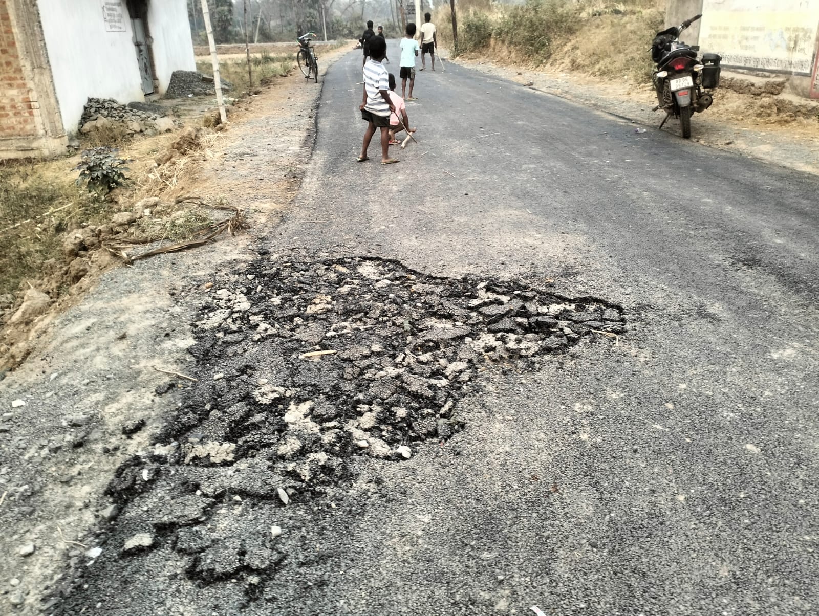 ରାସ୍ତା ନିର୍ମାଣ ନିମ୍ନ ମାନର