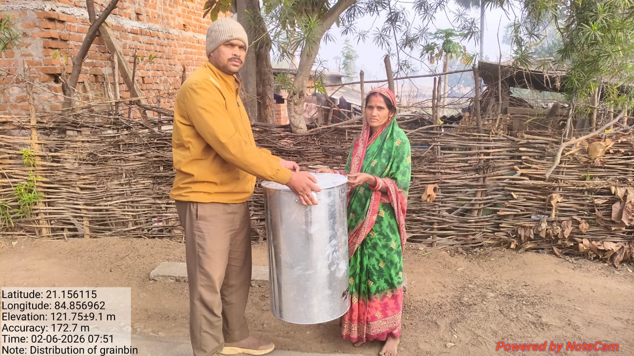 ଗ୍ରାମବାସୀଙ୍କୁ ଶସ୍ୟ ଡବା ବଣ୍ଟନ