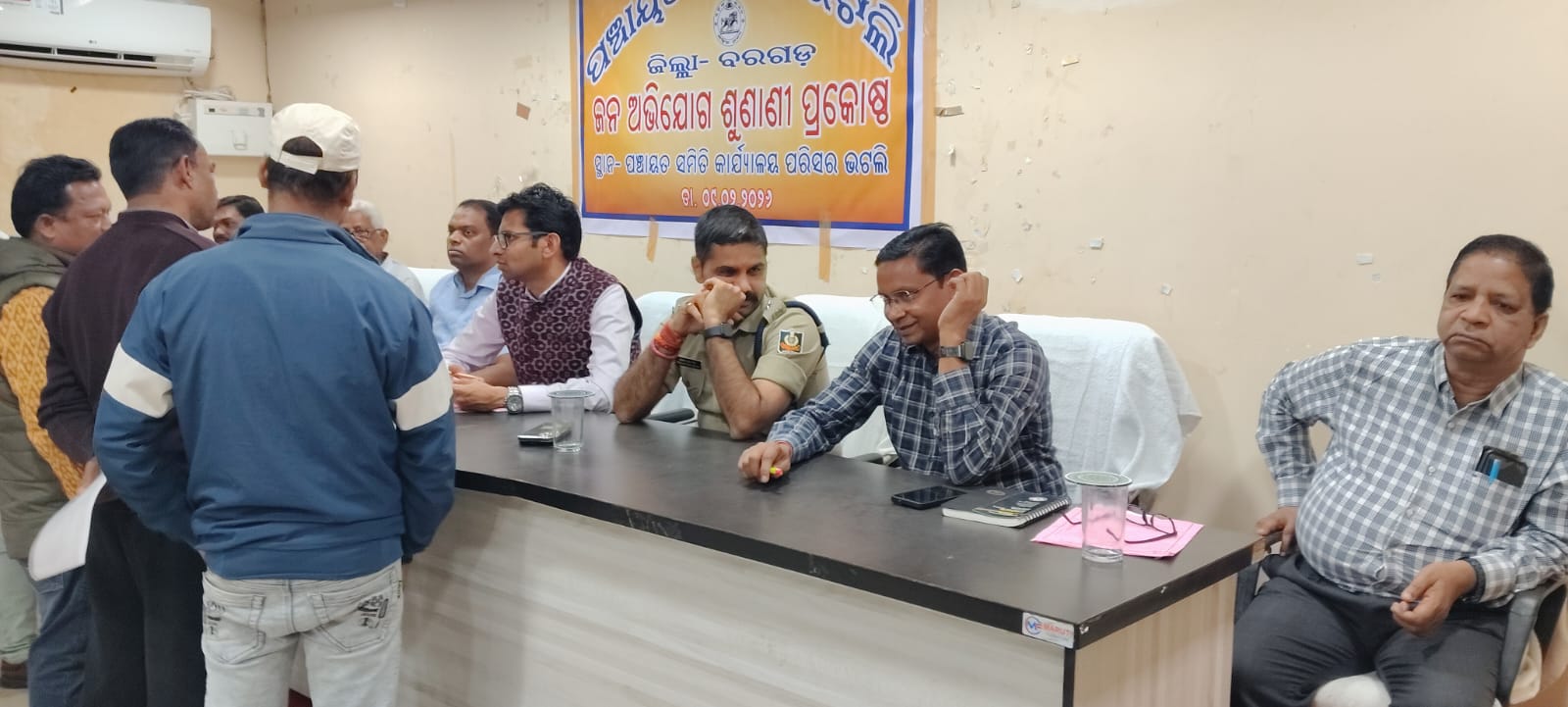 ଭଟଲି ଵ୍ଳକ ରେ ଜିଲ୍ଲାପାଳଙ୍କ ମିଳିତ ଜନ ଅଭିଯୋଗ ଶୁଣାଣି
