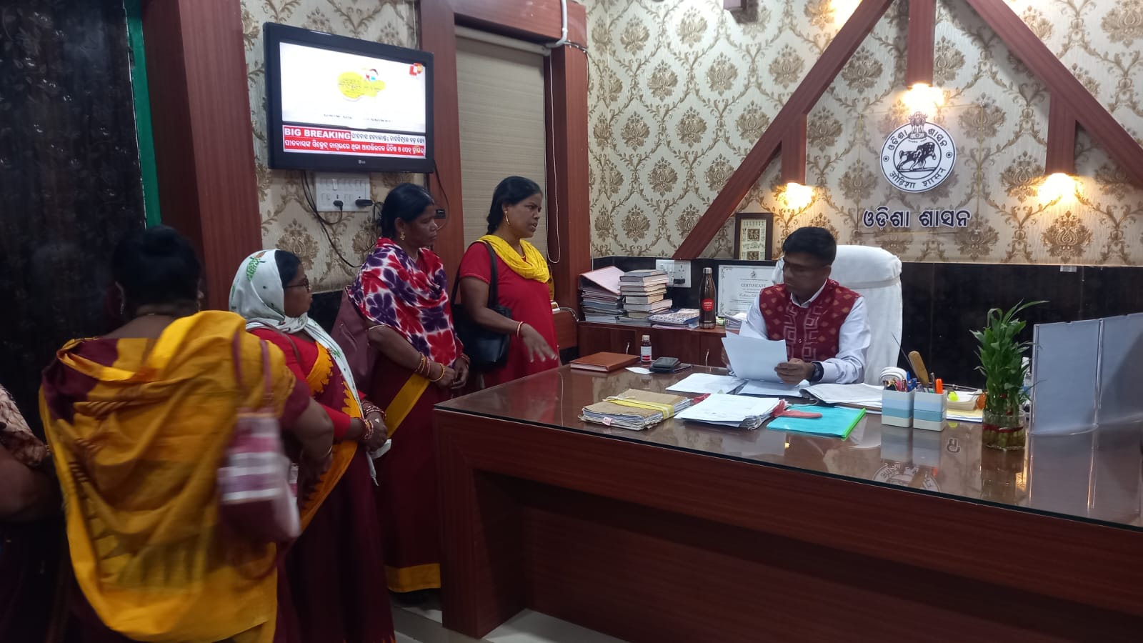 ଅଙ୍ଗନଓ୍ବାଡି କର୍ମୀମାନଙ୍କର ବିଭିନ୍ନ ସମସ୍ୟାକୁ ନେଇ ଜିଲ୍ଲାପାଳଙ୍କୁ ଦାବୀ