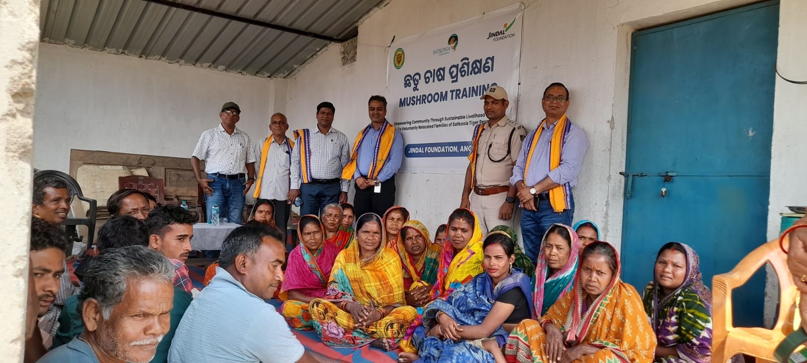 ଜିନ୍ଦଲ ଫାଉଣ୍ଡେସନ ପକ୍ଷରୁ ସାତକୋଶିଆ ବ୍ୟାଘ୍ର ସଂରକ୍ଷଣ ପ୍ରକଳ୍ପ ନିକଟରେ ପୁନର୍ବାସିତ ପରିବାର ପାଇଁ ଜୀବିକା ସହାୟତା ଆରମ୍ଭ