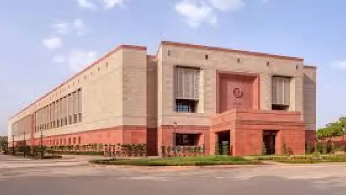 ସଂସଦ ଭବନକୁ ବୋମା ପକାଇ ଉଡ଼ାଇ ଦେବାକୁ ଆସିଲା ଧମକ, ପୋଲିସର ତଦନ୍ତ ଆରମ୍ଭ