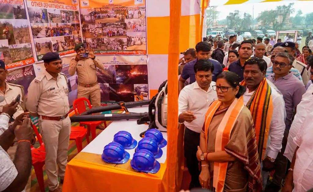 କୃଷି ସାମଗ୍ରୀ ବଣ୍ଟନ ଏବଂ ବନାଗ୍ନି ସଚେତନତା କାର୍ଯ୍ୟକ୍ରମରେ ଯୋଗଦେଲେ ଉପମୁଖ୍ୟମନ୍ତ୍ରୀ