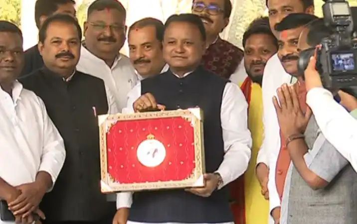 ୨୦୨୬-୨୭ ବର୍ଷ ପାଇଁ ମୁଖ୍ୟମନ୍ତ୍ରୀ ମୋହନଚରଣ ମାଝୀ କଲେ ବଜେଟ ଉପସ୍ଥାପନ