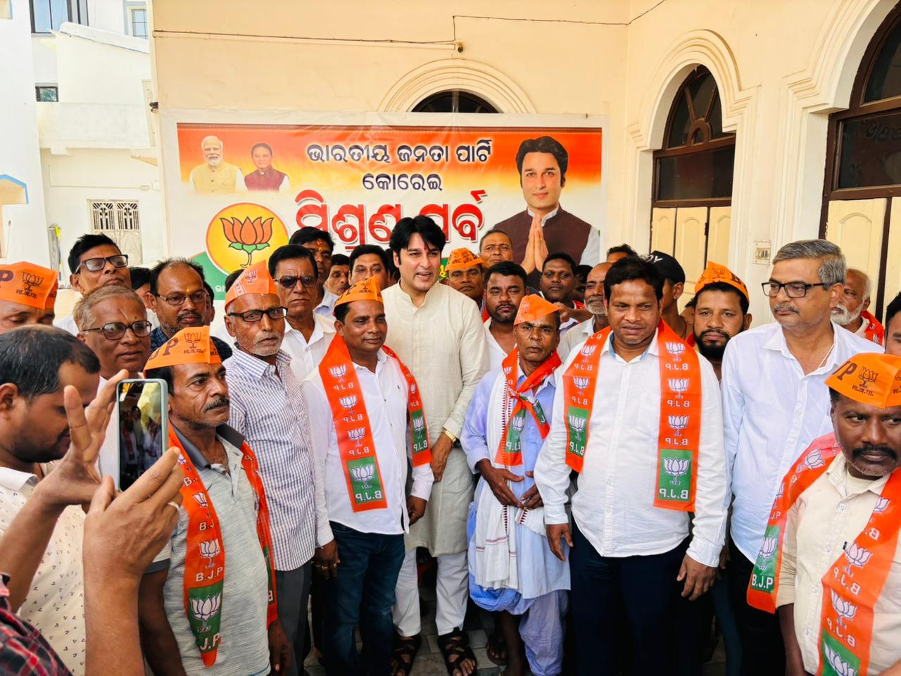 କୋରେଇ ବିଜେପିର ମିଶ୍ରଣ ପର୍ବଆକାଶଙ୍କ ନୀତି, ଆଦର୍ଶରେ ଅନୁପ୍ରାଣିତ ହୋଇ ବିଜେଡି ଛାଡି ବିଜେପିରେ ସାମିଲ ହେଲେ ନେତା ଓ କର୍ମୀ