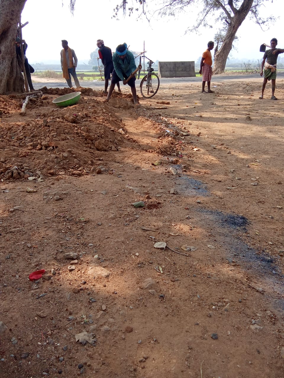 ରେଙ୍ଗସା ପାଲି ଗ୍ରାମପଞ୍ଚାୟତ ଦୁର୍ନୀତିର ଗନ୍ତାଘର, ସ୍ତ୍ରୀ ସରପଞ୍ଚ ସ୍ୱାମୀ ଠିକାଦାର