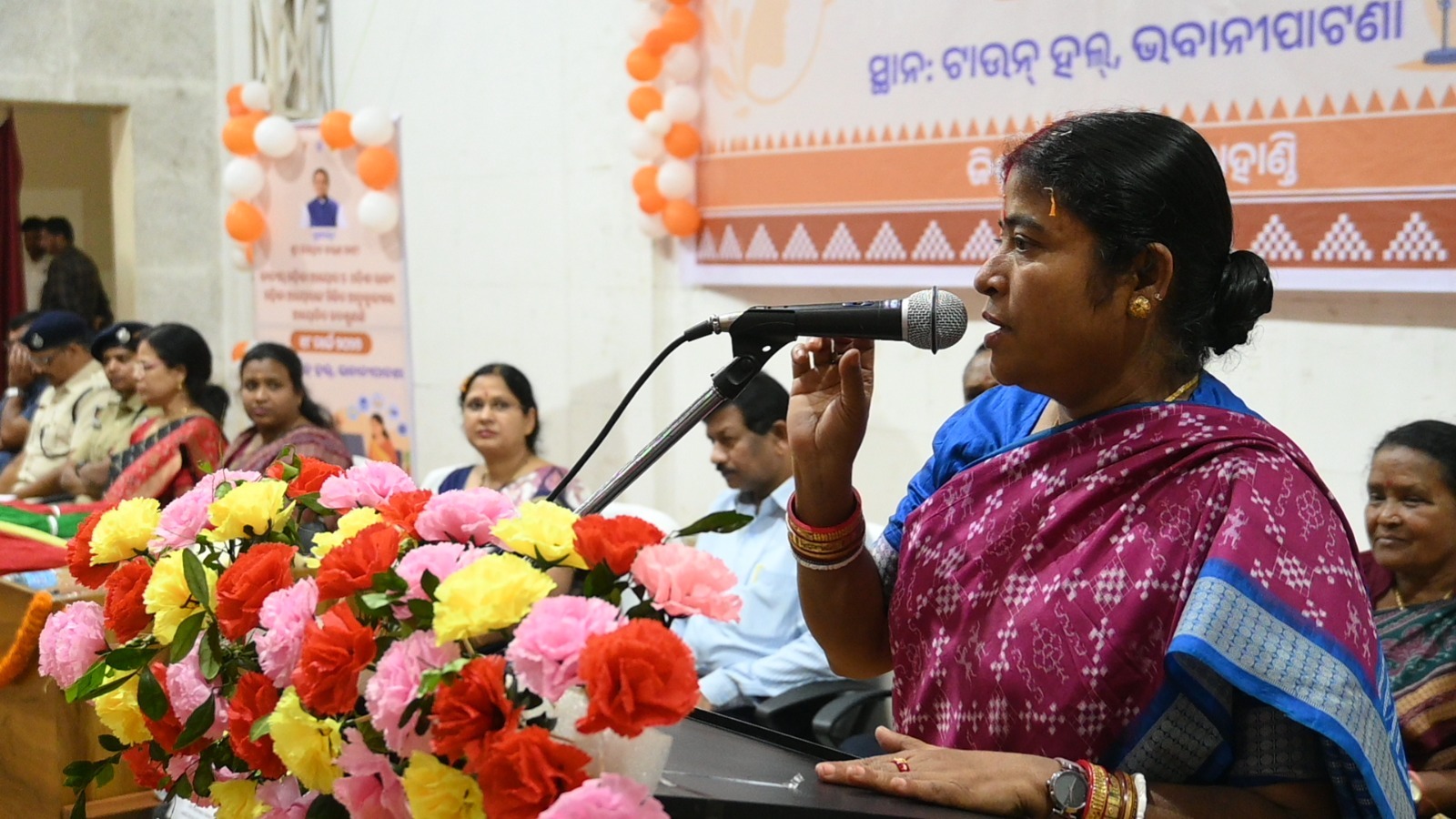 ଭବାନୀପାଟଣା ରେ ମହିଳା ଆୟୋଗ ଦ୍ବାରା ଜନଶୁଣାଣି କାର୍ଯ୍ୟକ୍ରମ ଅନୁଷ୍ଠିତ