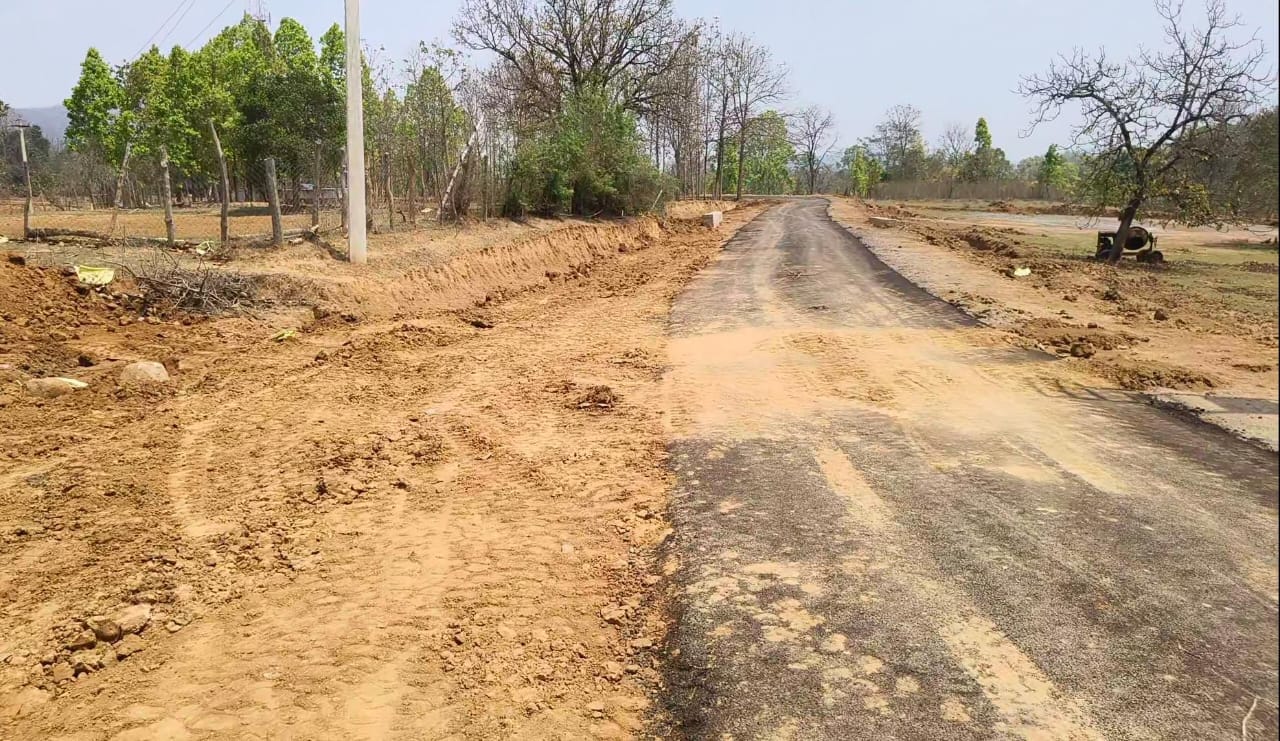 ମେଗା ଜଳଯୋଗାଣ ପ୍ରକଳ୍ପ ଠିକା ସଂସ୍ଥାର ମନମୁଖୀ କାର୍ଯ୍ୟକୁ ବିରୋଧ : ପାଇପ୍ ଲାଇନ୍ ବିଛାଇ ନଷ୍ଟ କରୁଛି ଗ୍ରାମ୍ୟ ଉନ୍ନୟନ ବିଭାଗର ରାସ୍ତା