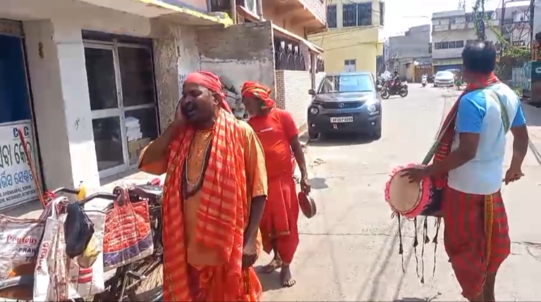ଢେଙ୍କାନାଳରେ ମା’ କାକଟପୁର ମଙ୍ଗଳାଙ୍କ ଚଇତି ଘଟ ପୂଜା: ମା’ଙ୍କ ଘଟ ଧରି କାଳେସୀ ରଞ୍ଜନ ମହାପାତ୍ରଙ୍କ ପୂଜାର୍ଚ୍ଚନା