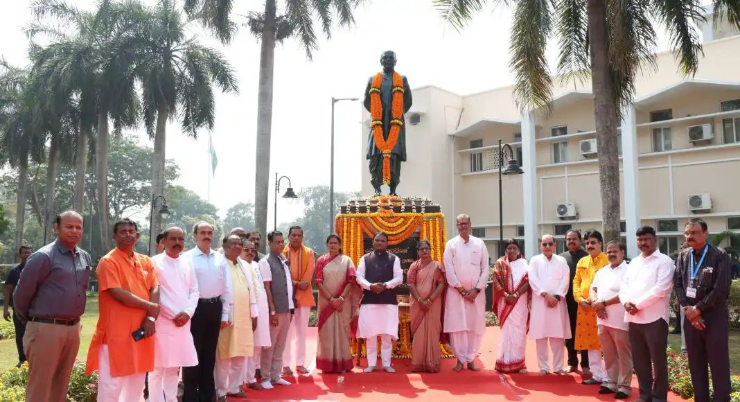 ବିଧାନସଭା ପରିସରରେ ମହାନ ଜନନାୟକ ବିଜୁ ପଟ୍ଟନାୟକଙ୍କ ଜୟନ୍ତୀ ପାଳିତ