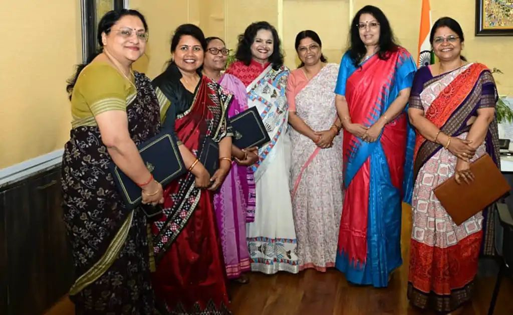 ନିଯୁକ୍ତି ପରବର୍ତ୍ତୀ ପ୍ରଶିକ୍ଷଣ ପରେ ମୁଖ୍ୟ ଶାସନ ସଚିବଙ୍କୁ ଭେଟିଲେ ୬ ମହିଳା ଆଇଏଏସ୍ ଅଧିକାରୀ