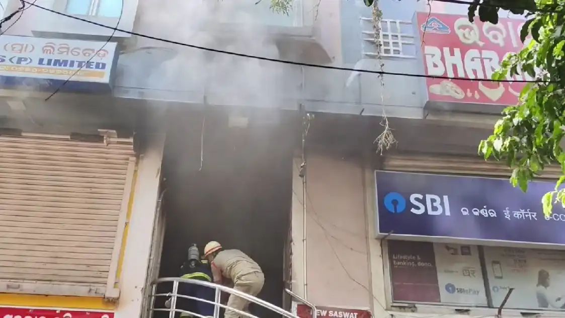 ଭୁବନେଶ୍ୱର CRP ଛକ ନିକଟ ମାର୍କେଟ୍ କମ୍ପ୍ଲେକ୍ସରେ ଭୟଙ୍କର ଅଗ୍ନିକାଣ୍ଡ