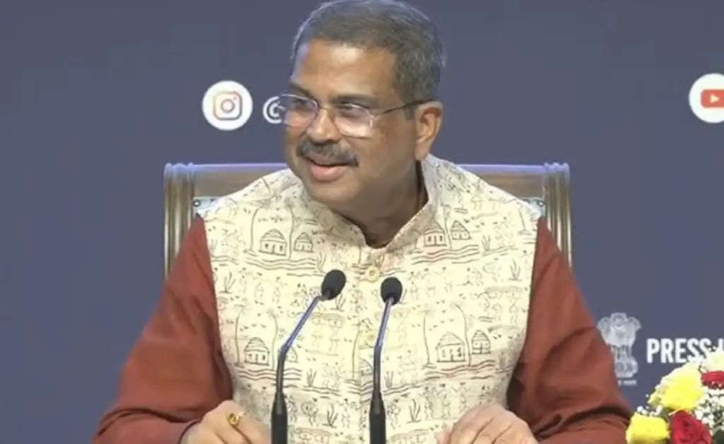 ପେଟ୍ରୋଲ ଓ ଡିଜେଲ ଉପରେ କେନ୍ଦ୍ରୀୟ ଅବକାରୀ ଶୁଳ୍କ ହ୍ରାସ ନିଷ୍ପତ୍ତିକୁ କେନ୍ଦ୍ରମନ୍ତ୍ରୀଙ୍କ ସ୍ୱାଗତ