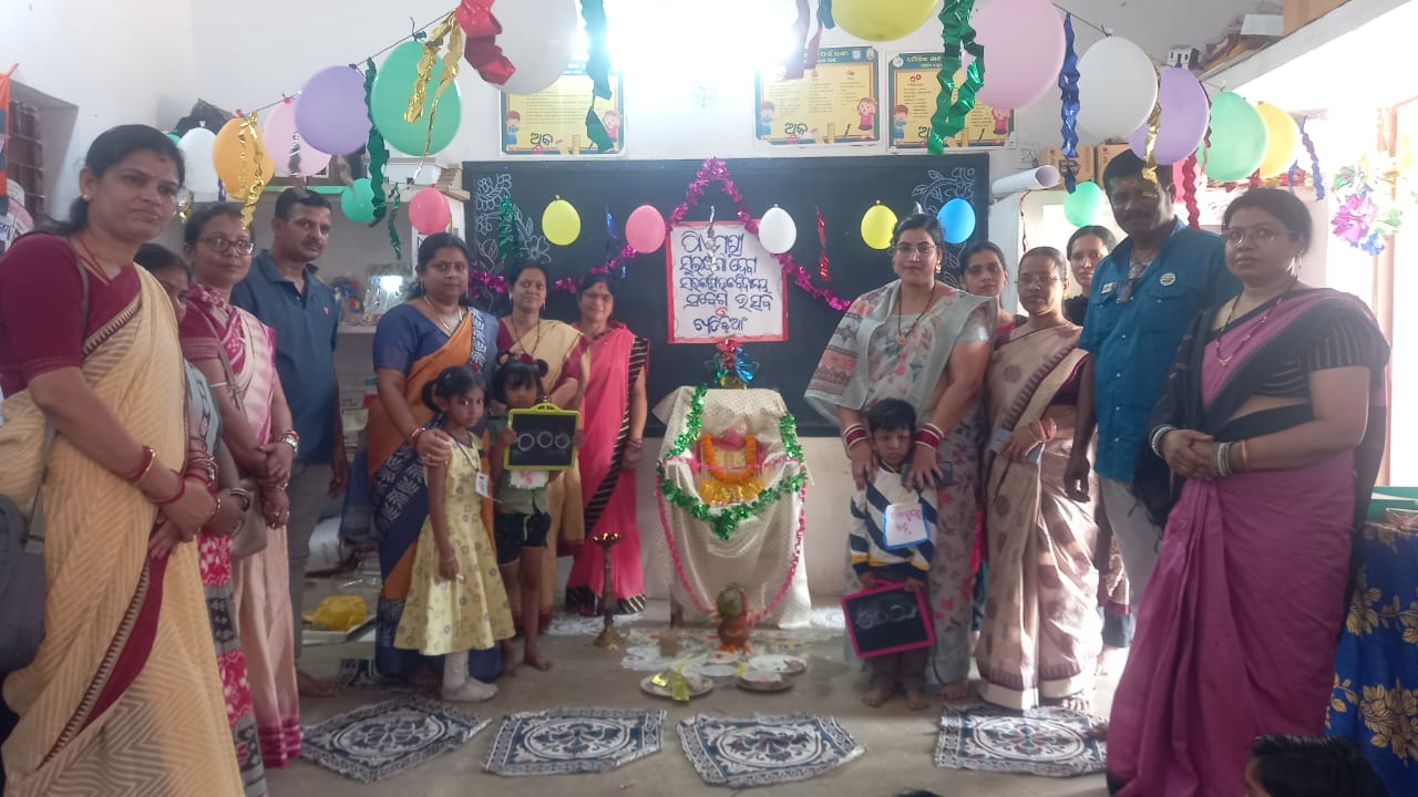 ପିଏମ୍‌ଶ୍ରୀ ସୁଲକ୍ଷଣା ଦେବୀ ସରକାରୀ ଉଚ୍ଚ ବିଦ୍ୟାଳୟରେ ପ୍ରବେଶ ଉତ୍ସବ ଓ ଖଡିଛୁଆଁ ପର୍ବ