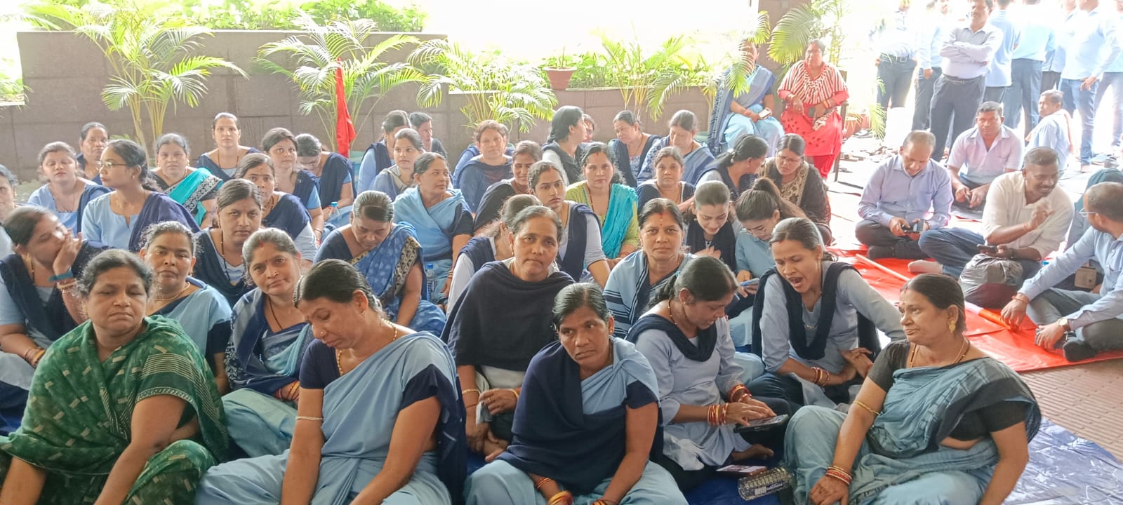 ୬ଦଫା ଦାବି ନେଇ ଜଗନ୍ନାଥ ଜିଏମ ଅଫିସ୍ ପରିସରରେ ଗଣଧାରଣା