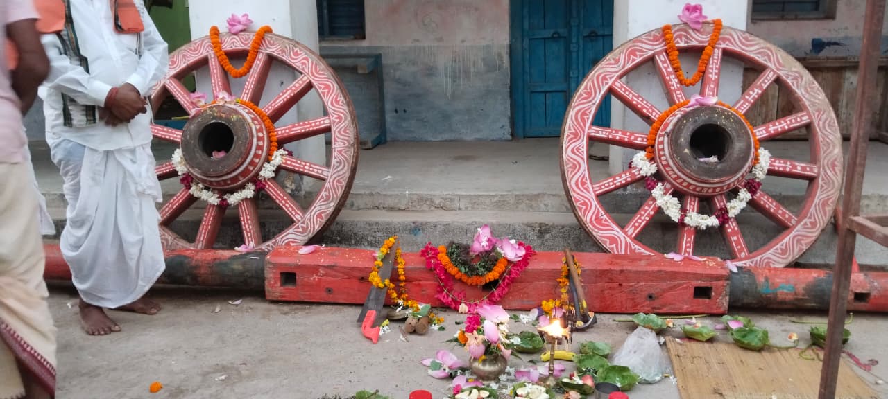 ଶ୍ରୀଦଧିବାମନଙ୍କ ରଥ ନିର୍ମାଣ ର ଅଖ ଚକ ପୂଜା ଅନୁକୂଳ
