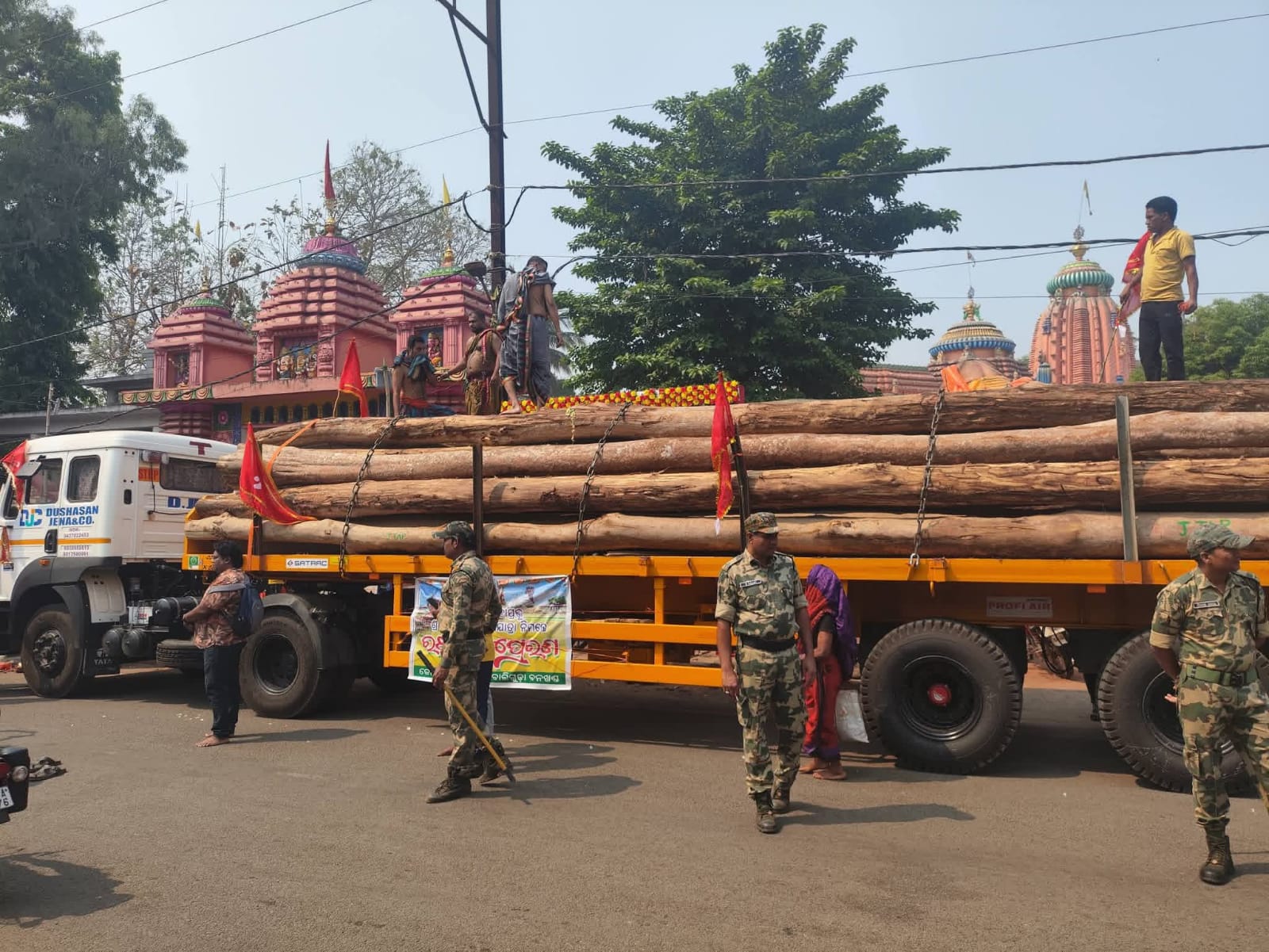 ବାଲିଗୁଡ଼ା ବନଖଣ୍ଡ ରୁ ପ୍ରଥମ ଥର ପାଇଁ ପୁରୀ ରଥଯାତ୍ରା ରେ ରଥ ନିର୍ମାଣ ପାଇଁ କାଠ ଗଲା