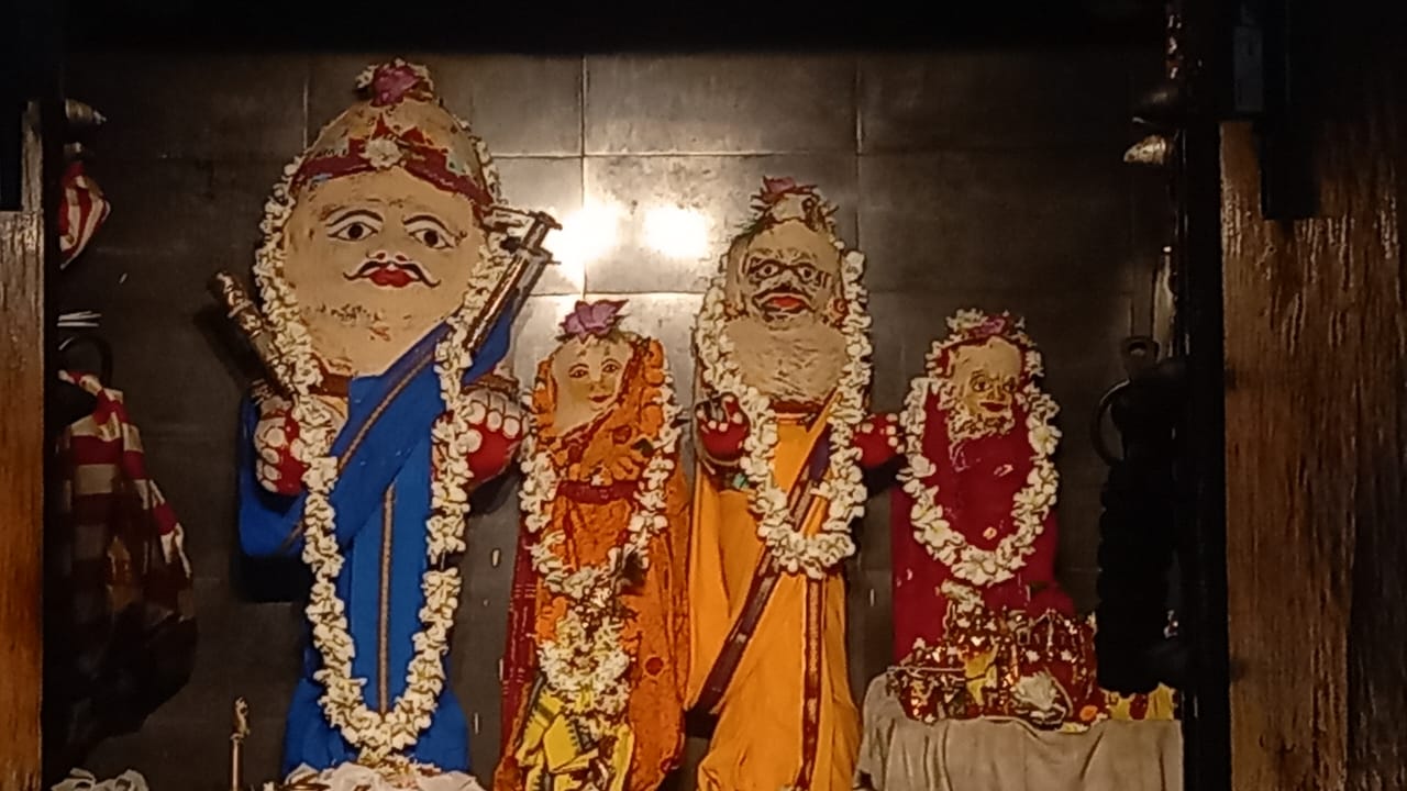 କୈବଲ୍ୟ ବଜାର ସ୍ଥିତ ସିଦ୍ଧ ବଳରାମ ଜୀଉଙ୍କ ମନ୍ଦିରରେ ଚନ୍ଦନ ଲାଗି ବେଶ ଲାଗିରହିଛି