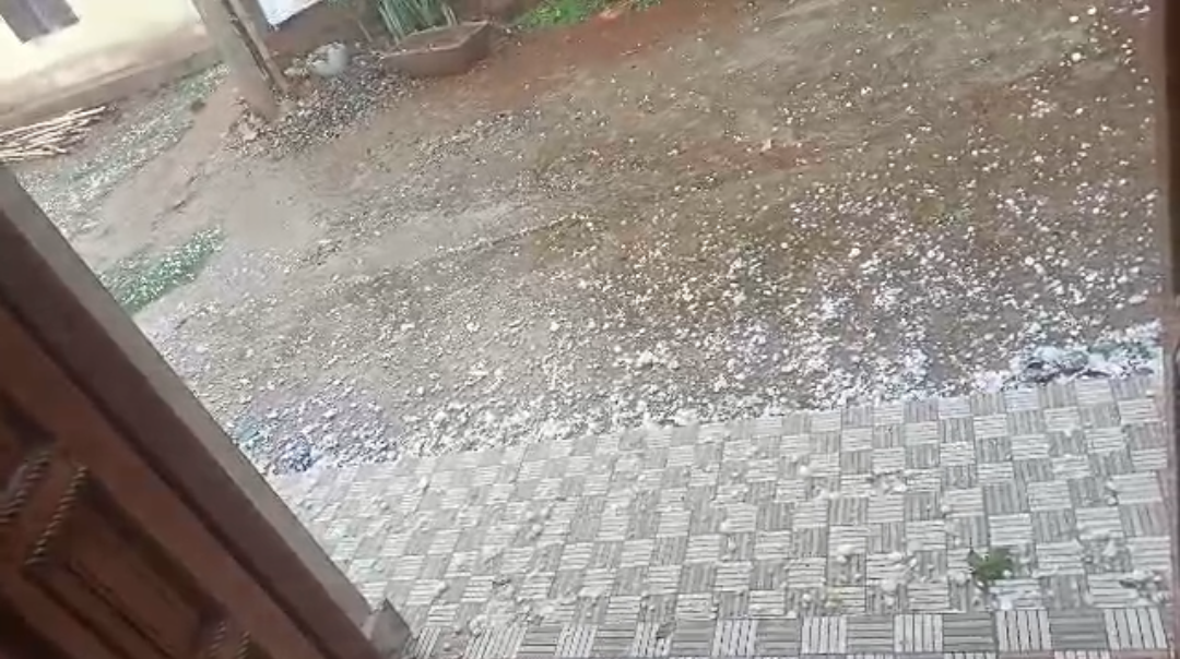 ତାଣ୍ଡବ ରଚିଲା କାଳବୈଶାଖୀ ବଅଁରପାଳ ରେ ଫାଟିଲା ଆଜେବେଷ୍ଟ ଦିନ ୩,୩୦ରେ କୁଆପଥର ୨୫ ମିନିଟି ତା ସହିତ ବର୍ଷା