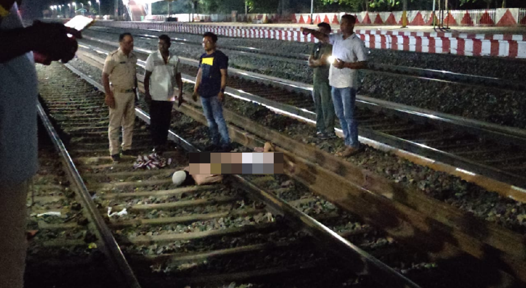 ୫ଘଣ୍ଟା ପରେ ରେଲୱେ ପୋଲିସ”ଅତାବିରା ରେଲୱେ ଷ୍ଟେସନ ରେଳ ଲାଇନ୍ ରୁ ମୃତ ଶବ ଉଦ୍ଧାର