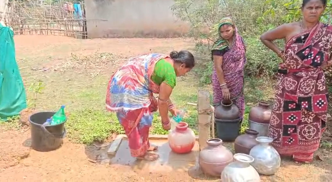 ଜଳ ହିଁ ଜୀବନ ରୋହିଲା ଗ୍ରାମବାସୀଙ୍କ ଦୁଖଃବୁଝିବ କିଏ,