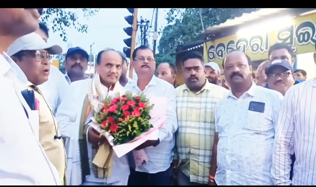 ଫେରିଲେ ଧଳା ପୋଷାକରେ ଚୌଦ୍ୱାର କଟକ ପୂର୍ବତନ ବିଧାୟକ ଡକ୍ଟର ପ୍ରଭାତ ବିଶ୍ୱାଳ