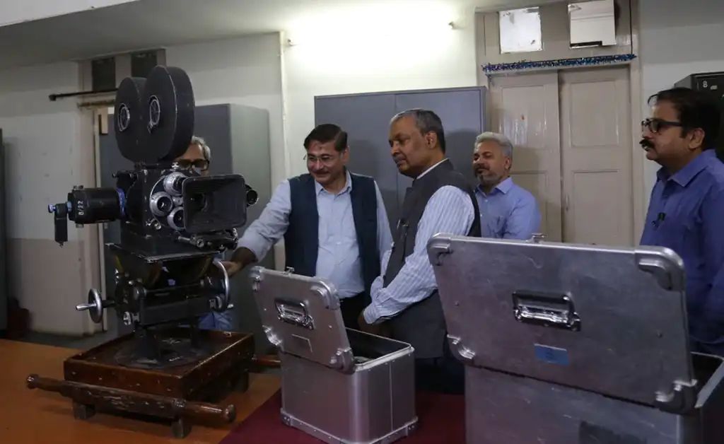 ପୁଣେସ୍ଥିତ ଏଫଟିଆଇଆଇ ଏବଂ ଦୂରଦର୍ଶନ କେନ୍ଦ୍ର ପରିଦର୍ଶନ କଲେ ଚଞ୍ଚଲ କୁମାର