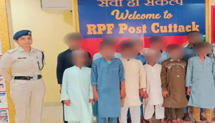 ୧୨ ନାବାଳକ ରେଳ ଷ୍ଟେସନରୁ ଉଦ୍ଧାର. ମାଗଣା ମଦ୍ରାସା ଶିକ୍ଷା ନାଁରେ ଆସିଥିଲେ ଓଡ଼ିଶା