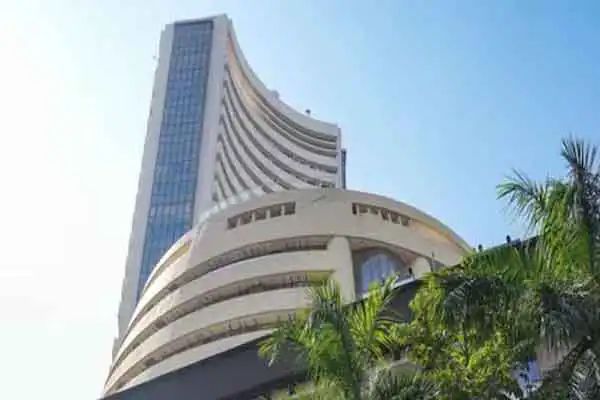 ବିଶ୍ୱ ବଜାରର ପ୍ରଭାବ: ସପ୍ତାହର ପ୍ରଥମ ଦିନରେ ଭୁଶୁଡ଼ିଲା ଭାରତୀୟ ସେୟାର ବଜାର।