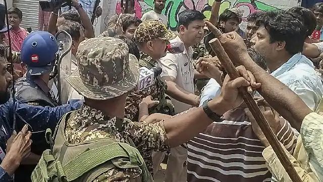 ମୁର୍ଶିଦାବାଦରେ ଭୋଟିଂ ବେଳେ ସଂଘର୍ଷ, ଟିଏମସି ସମର୍ଥକ ପୋଲିସ ଏବଂ ହୁମାୟୁନ କବିରଙ୍କ ସହ ହାତାହାତି