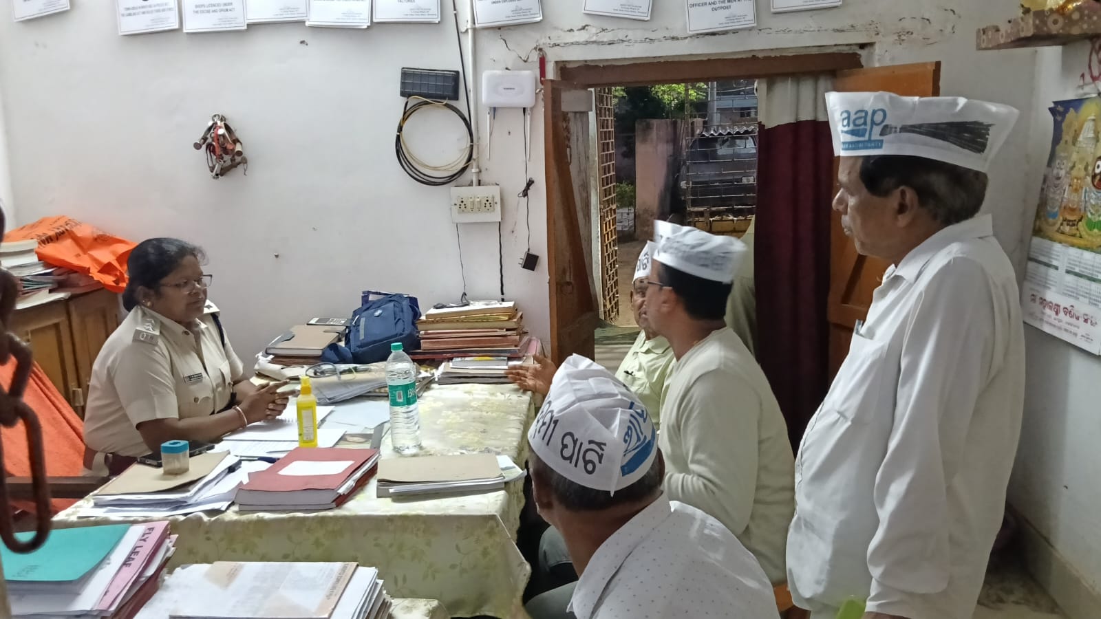 ଭାପୁର ଗ୍ରାମରେ ଯୁବତୀଙ୍କୁ ଦୁଷ୍କର୍ମ ଓ ହତ୍ୟା ଉଦ୍ୟମ ଘଟଣାର ଆପ୍ ନିନ୍ଦା କଲା, କଟକ ବଡ଼ ମେଡିକାଲରେ ପୀଡ଼ିତାଙ୍କୁ ଭେଟିଲେ ଆପ୍ ଟିମ୍, ଅପରାଧୀକୁ ତୁରନ୍ତ ଗିରଫ କରିବା ଦାବି