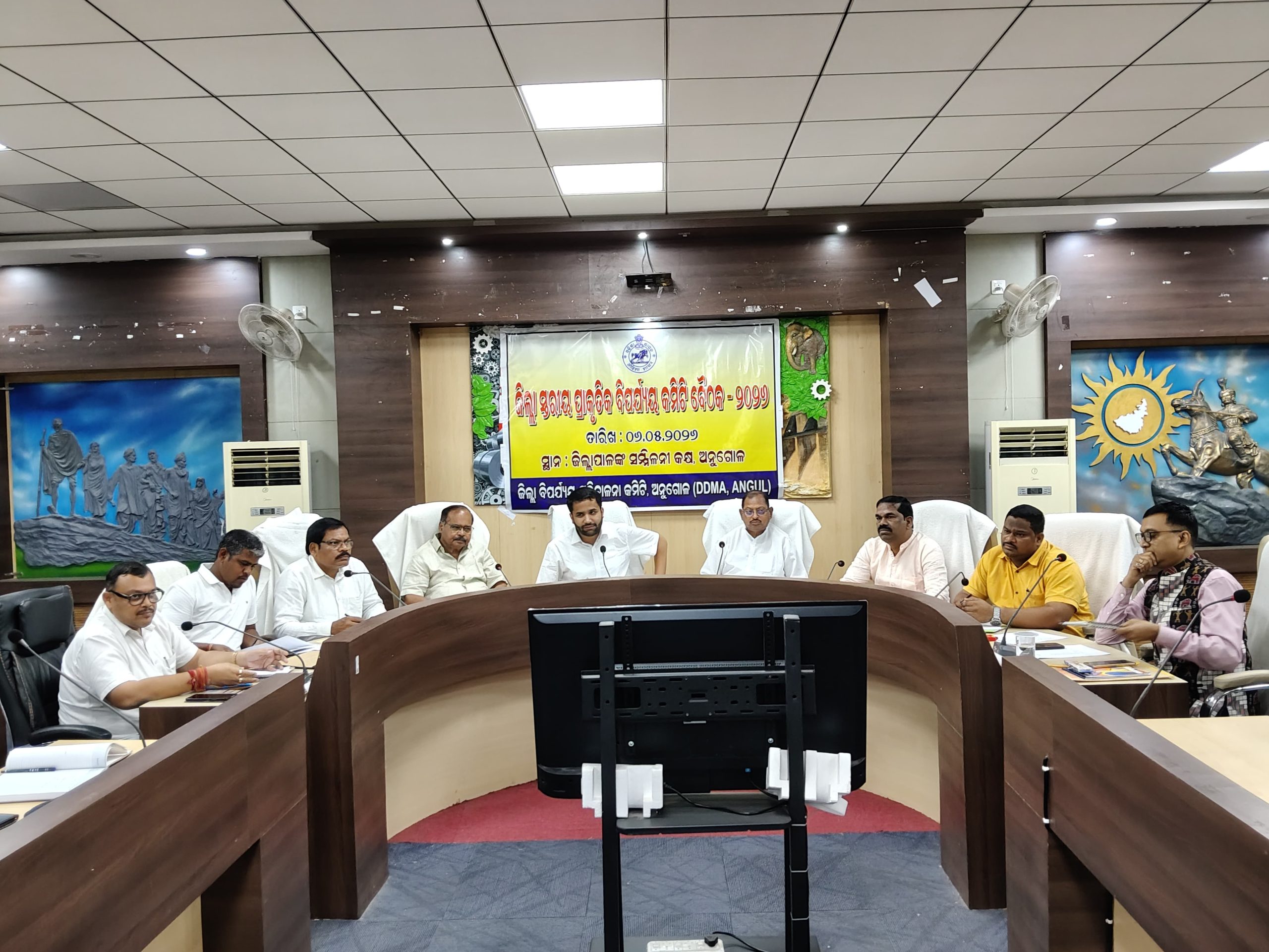 ଦୁର୍ଘଟଣାରେ ୩ ଜଣ ଶ୍ରମିକଙ୍କ ପ୍ରାଣହାନି ଘଟଣାରେ ଜିଲ୍ଲା ପ୍ରଶାସନ ପକ୍ଷରୁ ଗଭୀର ଶୋକ ପ୍ରକାଶ