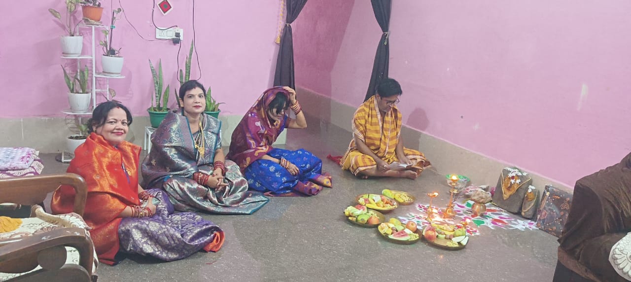 ବାଲିଗୁଡା ରେ ସାବିତ୍ରୀ ବ୍ରତ ପାଳିତ : କିନ୍ନର ମାନେ ମଧ୍ୟ ପାଳିଲେ ସାବିତ୍ରୀ ବ୍ରତ