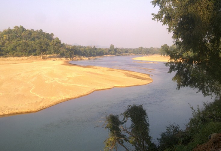 ‘ଫ୍ଲୋ’ ମିଟର ବିନା ଜଳ ଶୋଷୁଛନ୍ତି ଶିଳ୍ପସଂସ୍ଥାନଦୀରୁ ମନଇଚ୍ଛା ଶୋଷୁଛନ୍ତି ପାଣି ଏଥିରେ ଲାଗୁନି ରୋକ୍