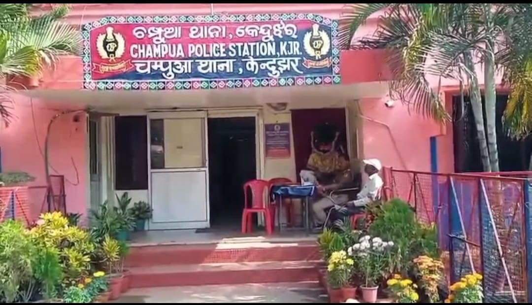 ଅଇଁଠା ଦହିବରାକୁ ପୁଣିବିକ୍ରି ! ଚମ୍ପୁଆରେ ଦହିବରା ବ୍ୟବସାୟୀର କାରନାମା ଭିଡିଓ ଭାଇରାଲ