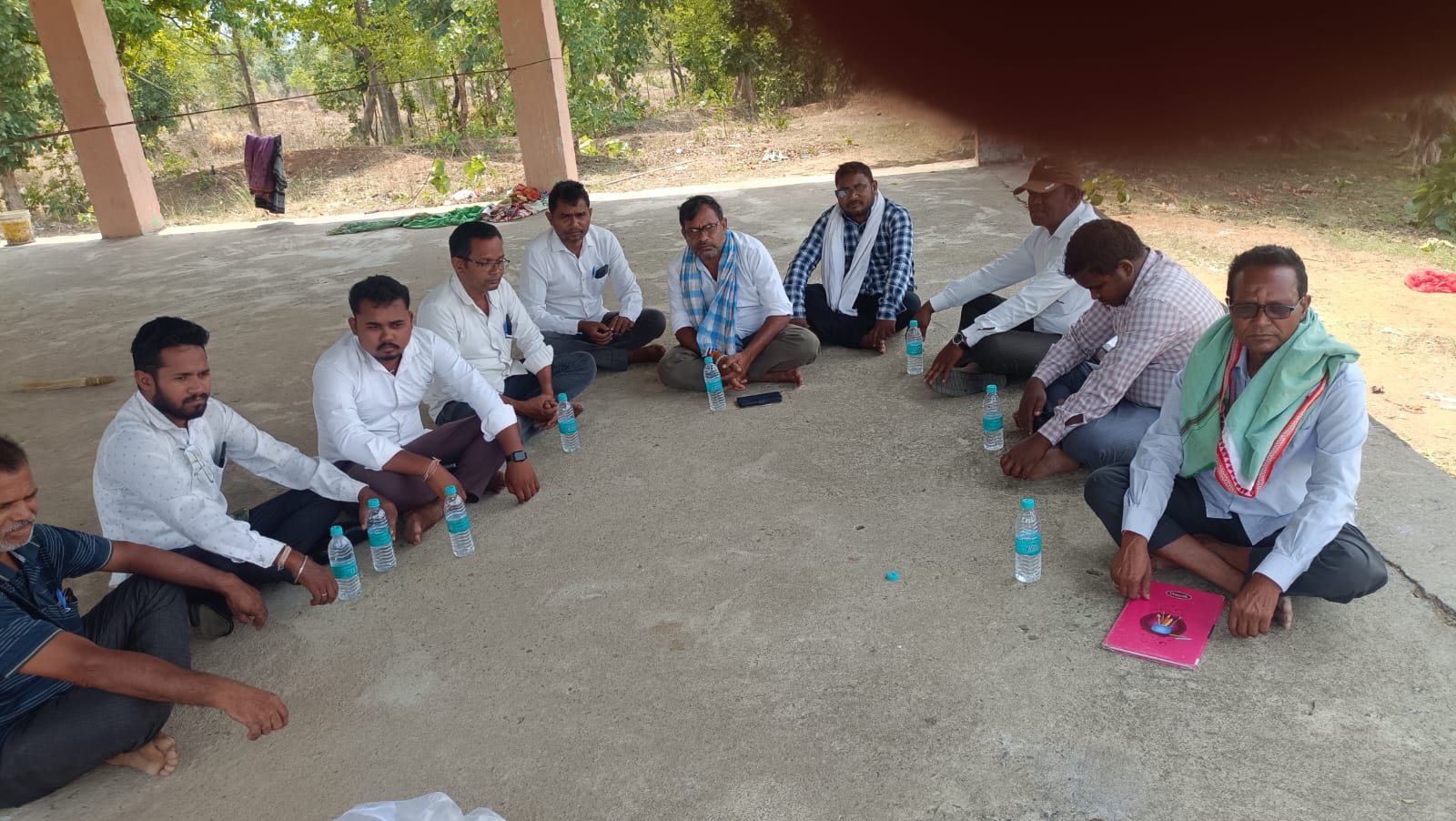 ବୋରଗୁମା ଧାନ ମଣ୍ଡି ଠାରେ ଗୋଲାମୁଣ୍ଡା ବ୍ଲକ ଜନ କଲ୍ୟାଣ ସାମ୍ବାଦିକ ସଂଘ ର ବୈଠକ